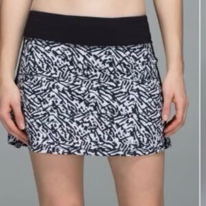 Lululemon Pace Rival Skirt II *4-way Stretch 
Women's Black and White Skirt